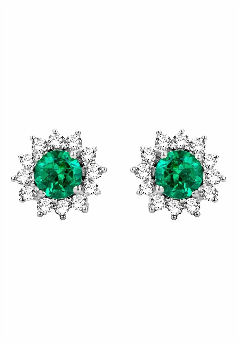 Emeralds auskari ar apaļu smaragdu centrā, ko ieskauj mirdzoši apaļi dimanti, ierakstīti sudraba pamatnē ar ziedu dizainu.