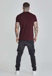 SIKSILK MUSCLE FIT - Basic póló - burgundy