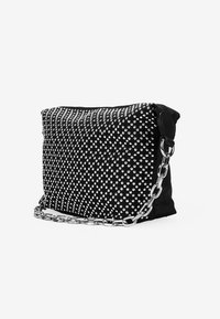 Bosanova CON CADENA Y TACHAS - Bandolera - black