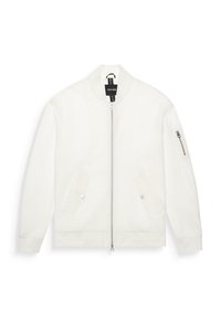 Chaqueta bomber blanca con cuello alzado, cierre frontal con cremallera y dos bolsillos laterales. Cuenta con un bolsillo con cremallera en la manga y una textura suave.