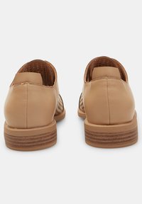 Bata Stringate - rose