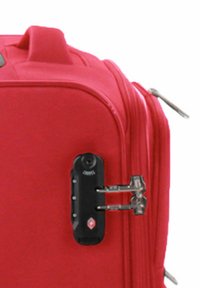 Roter Hartschalenkoffer mit einem schwarzen Reißverschluss-Schlossmechanismus, silbernen Reißverschluss-Ziehen und einer strukturierten Oberfläche für besseren Halt.