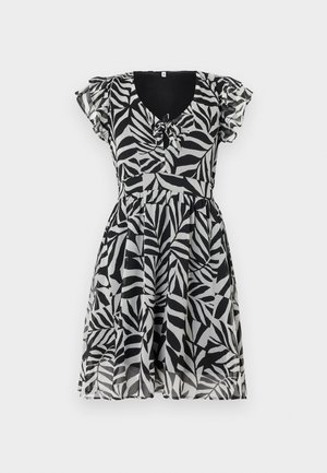 Abito bianco e nero con motivo a foglie, maniche corte arricciate, scollo a V e vita aderente. Materiale leggero con una gonna fluida.