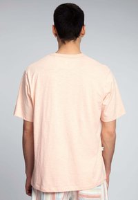 Colours & Sons SLUB - T-Shirt basic - rosa
