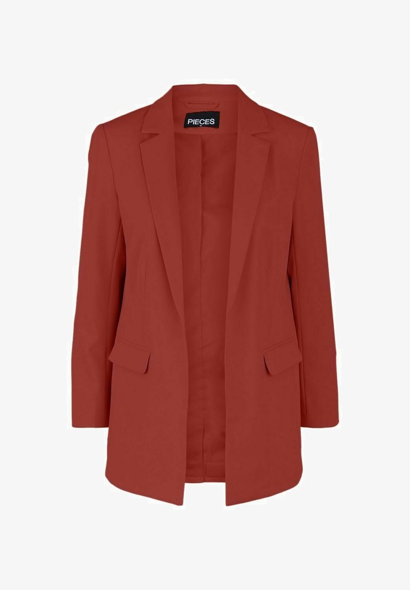 Blazer sur mesure couleur rouille avec revers crantés, manches longues, poches à rabat et étiquette de marque à l’intérieur du col.