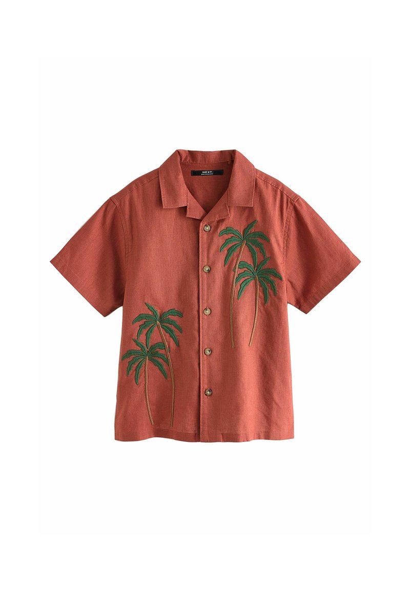 Chemise à manches courtes en tissu orange brûlé avec broderie de palmier en vert. Dotée d'un col et de boutons marron.