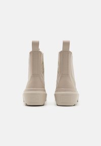 Converse CHUCK TAYLOR ALL STAR LUGGED CHELSEA BOOT UNISEX - Klasszikus bokacsizmák - papyrus
