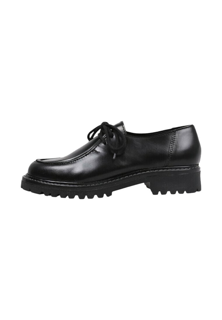 Zapato negro de cuero con cordones, con puntera redondeada, costuras prominentes y una suela gruesa y resistente. Textura suave con un diseño minimalista.
