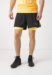 Puma RUN FAVORITE VELOCITY WOVEN 2IN1 SHORT M - Sportiniai šortai - black/sunset glow