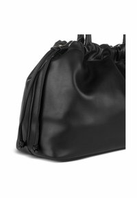 Borsa nera in pelle con pieghe arricciate, chiusure a cordoncino e una texture liscia. Presenta una silhouette arrotondata e morbida e hardware minimo.