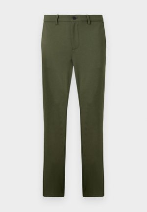Olijfgroene broek van een gladde stof, met een rechte snit, voorzakken en een enkele knoopsluiting. Minimalistisch ontwerp.