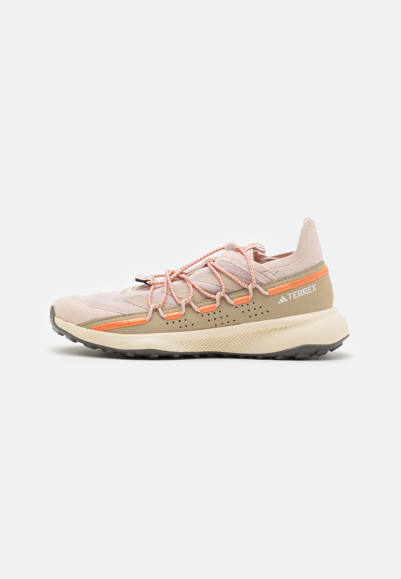 Adidas Terrex - TERREX VOYAGER 21 TRAVEL SHOES - Pohodniški čevlji - putty mauve/wonder beige/amber tint, Povečajte