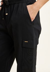 Freddy IN CON RICAMI SANGALLO SULLE TASCHE - Pantaloni - nero