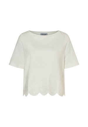 Weiße Kurzarmbluse mit rundem Ausschnitt und wellenförmigem Saum mit dezenten Stickmustern.