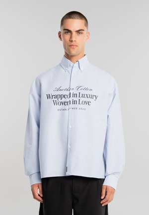 WRAPPED IN LUXURY - Skjorte - blue striped