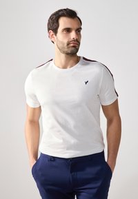 Pier One - Print T-shirt - bright white Thumbnail Image 1
