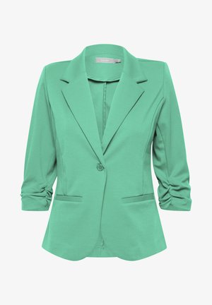 Zöld blézer, bemetszett gallérral, egysoros gombzással és felgöngyölt ujjakkal. Két elülső zsebet tartalmaz, sima, texturált anyagból készült.