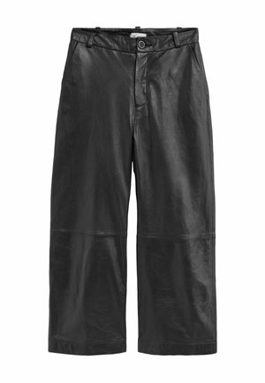 Black leather cropped pants with a smooth texture, featuring a waistband with a button closure and side pockets, designed in a wide-leg style.