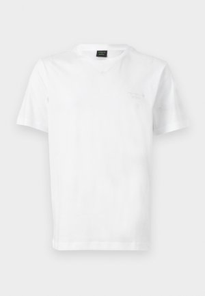 Λευκό T-shirt με κοντό μανίκι και στρογγυλή λαιμόκοψη, με διακριτικό λογότυπο BOSS στο στήθος και μαύρη ετικέτα στο εσωτερικό του γιακά.