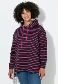 Hoodie met roze strepen op een marineblauwe achtergrond, voorzien van een trekkoord, lange mouwen en een afgeronde zoom.