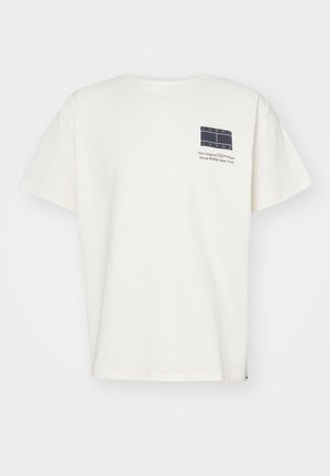 Tommy Jeans ESSENTIAL FLAG TEE - T-shirt con stampa - ancient white