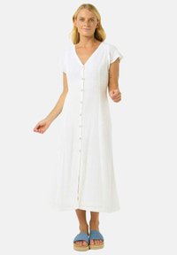 Robe blanche, longueur genou, avec un décolleté en V, de courtes manches volantées et une fermeture à boutons sur le devant ; faite d'un tissu en coton texturé.