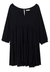 Svart tunika med V-ringning, trekvartslånga ärmar, lager på lager med volanger och nyckelhål baktill. Tillverkad av lättviktig tyg.