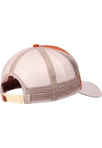 Czapka trucker z brązowym siatkowym tyłem, beżowym przodem i pomarańczowym daszkiem. Regulowane zapięcie snapback z teksturowanym materiałem.