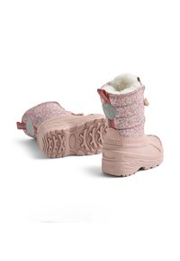 Ružové zimné topánky s kvetinovým dizajnom, umelým kožušinovým podšívkom a textúrovanou gumovou podrážkou pre lepšiu trakciu. Majú červený akcentový remienok.