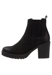 Bota negra de tobillo en ante y material sintético, con un tacón grueso, paneles laterales elásticos y punta redondeada con suela texturizada.