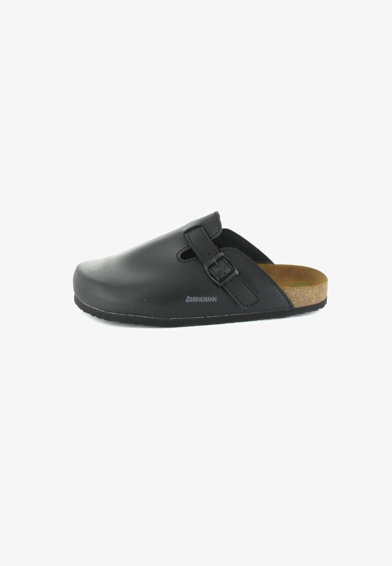 Schwarze Clogs mit glattem Kunstleder-Obermaterial, verstellbarem Schnallenriemen, Korkfußbett und Gummisohle. Verfügt über Aussparungen für Atmungsaktivität.