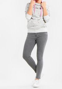 ONLY Jersey con capucha - mottled beige