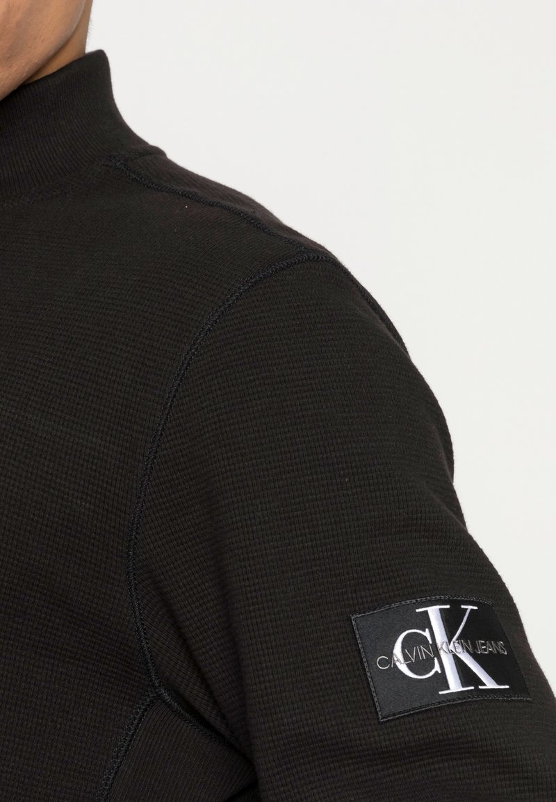 Herren Strickjacken | Calvin Klein Jeans BADGE HALF ZIP Strickpullover black/schwarz - DP94249 Herren Strickjacken | Calvin Klein Jeans BADGE HALF ZIP Strickpullover black/schwarz - DP94249