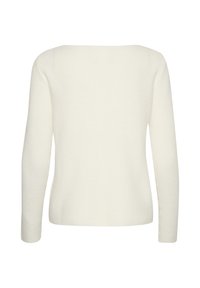Krämfärgad ribbad stickad tröja med långa ärmar och bred halsringning. Texturen är mjuk och designen är minimalistisk och åtsittande.