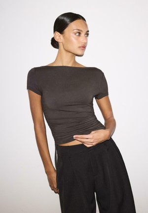 SHORT SLEEVE WITH SIDE RUCHING  - T-shirt basic - dark brown