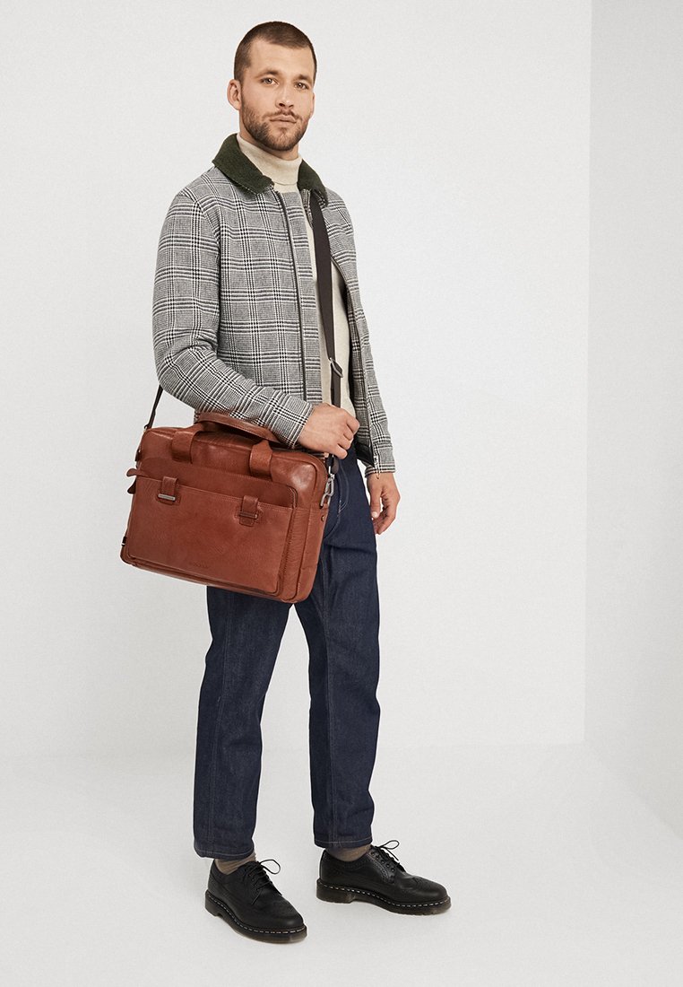 Strellson SUTTON BRIEFBAG Dataveske cognac Zalando.no Strellson SUTTON BRIEFBAG Dataveske cognac Zalando.no