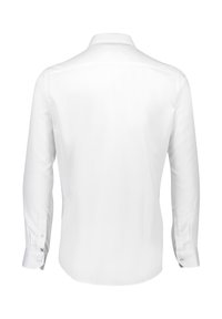 Witte lange mouw shirt, gladde stof, standaard kraag, knoopmanchetten, getailleerde pasvorm, geen zichtbare patronen of accenten.