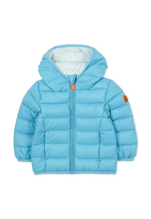 Jasnoniebieska kurtka puchowa z kapturem, pikowana, z pomarańczowym suwakiem. Posiada elastyczne mankiety oraz naszywkę z logo na rękawie.