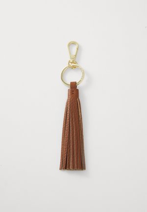 Portachiavi in pelle marrone con nappina, dotato di un gancio e anello dorati, caratterizzato da una finitura testurizzata e più frange per un tocco di dettaglio in più.