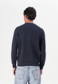 Barbour PREP LOGO CREW NECK - Camisola - navy/pink