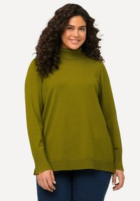 Ulla Popken ROLLKRAGEN BÜNDCHEN - Stickad tröja - olive