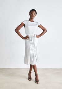 DKNY PLEATED DRESS - Koktailové šaty/večierkové šaty - vapor blue