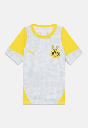 Jauniešu īsām piedurknēm futbola krekls ar dzeltenām piedurknēm, baltu un pelēku punktotu ķermeni, Puma logotipu un Borussia Dortmund BVB 09 emblēmu ar divām zvaigznēm.