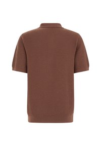 Hnědá polo košile s texturovaným vzorem, krátkými rukávy, klasickým límečkem a žebrovanými manžetami. Vyrobena z pleteného materiálu.