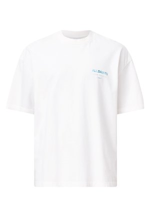 T-shirt en coton blanc avec des manches courtes, un col rond et un logo bleu sur la poitrine gauche. Texture douce et coupe régulière.