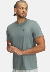 Under Armour - VANISH ELITE VENT PRINTED - Sports T-shirt - silica green Thumbnail Image 1