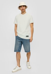 s.Oliver MIT PATCH-DETAIL - Camiseta básica - weiß