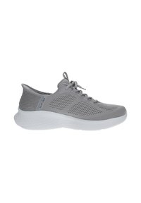 Scarpe sportive grigie con tomaia in mesh, punta arrotondata e suola bianca testurizzata. Presentano lacci e una collaretta imbottita alla caviglia.