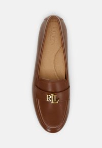Lauren Ralph Lauren AVERI III BURNISHED LEATHER LOAFER - Sapatos sem atacadores - tobacco