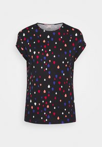 Černé tričko s krátkým rukávem, které je zdobeno vzorem červených, bílých, modrých a broskvových kapkovitých tvarů. Kulatý výstřih, měkký materiál.